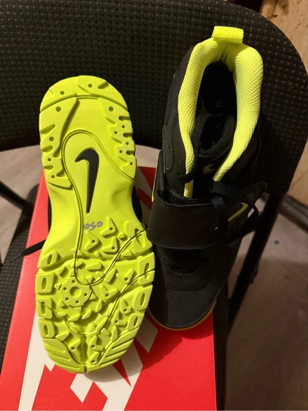 Nike bold black